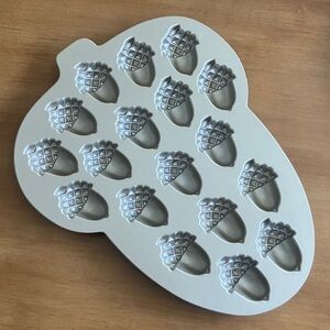 Nordic Ware | 3-D Acorn Cakelet Pan